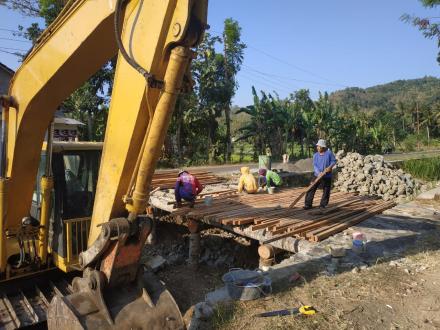 RENOVASI JEMBATAN DUSUN PENTUNG Penghubung  jalan Kretek- Siluk